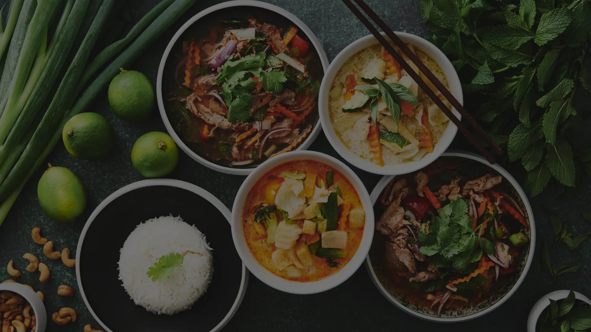 Forskellige thairetter fra Leo's wok